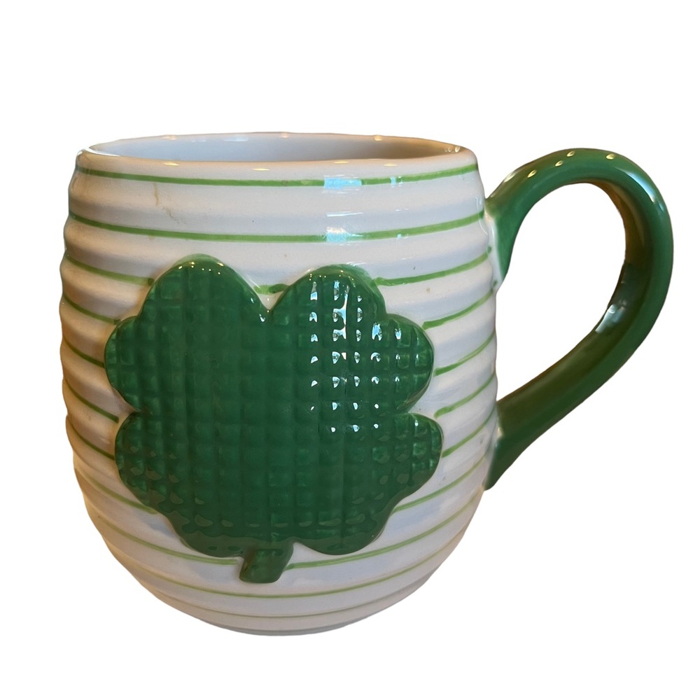 St. Patrick’s Day Mug, Four Leaf Clover, Green and White Shamrock (Lang) Mug